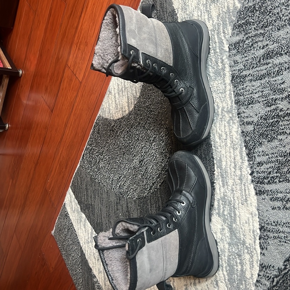 Ugg Adirondack Boot Size 9 - image 2